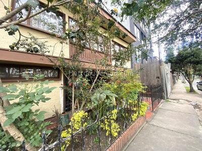 Casa de 3 alcobas en venta en Campin, Bogotá, 250 m² · foto 2 de 3