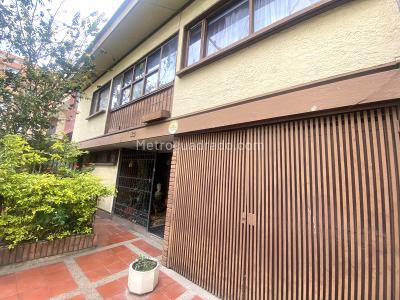 Casa de 3 alcobas en venta en Campin, Bogotá, 250 m² · foto 3 de 3
