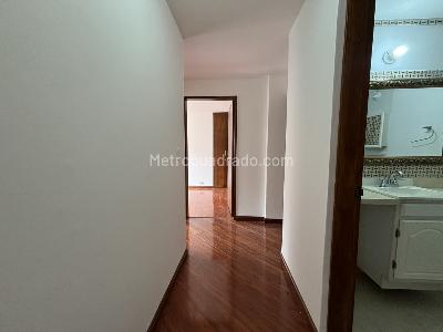 Apartamento en venta en Santa Barbara Central, Bogotá · foto 8 de 19