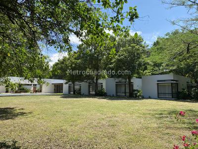 Casa de 5 alcobas en venta en Condominio Campestre El Paso, Girardot, 527 m² · foto 4 de 20