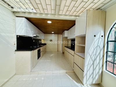 Casa de 3 alcobas en venta en Colina Campestre, Bogotá, 243 m² · foto 12 de 20