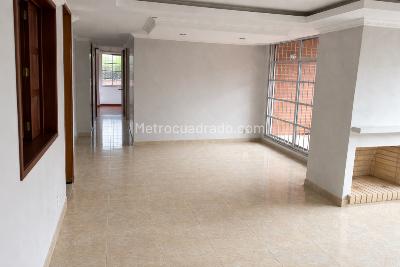 Apartamento de 3 alcobas en venta en Casa Blanca, Bogotá, 92 m² · foto 2 de 11