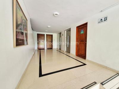 Apartamento de 3 alcobas en venta en Chico Norte, Bogotá, 105 m² · foto 2 de 15