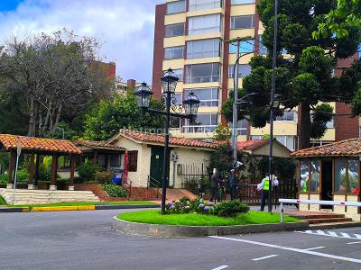 Casa de 3 alcobas en venta en Gratamira, Bogotá, 220 m² · foto 2 de 20
