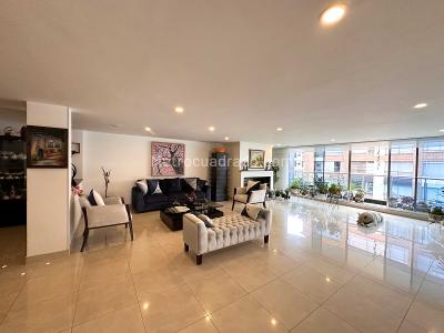 Apartamento de 4 alcobas en venta en Santa Barbara Occidental, Bogotá, 286 m² · foto 2 de 20