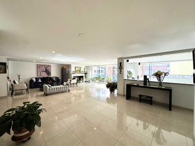 Apartamento de 4 alcobas en venta en Santa Barbara Occidental, Bogotá, 286 m² · foto 7 de 20