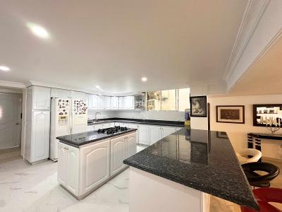 Apartamento de 4 alcobas en venta en Santa Barbara Occidental, Bogotá, 286 m² · foto 9 de 20