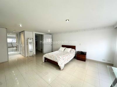 Apartamento de 4 alcobas en venta en Santa Barbara Occidental, Bogotá, 286 m² · foto 18 de 20