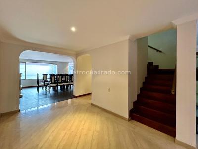 Casa de 4 alcobas en venta en Polo Club, Bogotá, 315 m² · foto 3 de 20