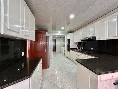 Casa de 4 alcobas en venta en Polo Club, Bogotá, 315 m² · foto 18 de 20