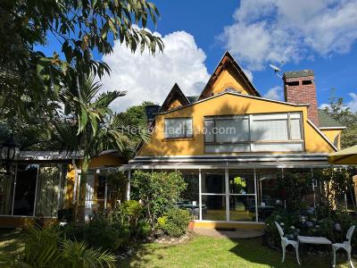 Casa de 5 alcobas en venta en Chia Cundinamarca, Chía, 350 m² · foto 2 de 17