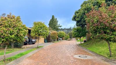 Casa de 4 alcobas en venta en Arboretto Bosque Residencial, Bogotá, 320 m² · foto 2 de 20