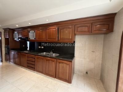 Casa de 4 alcobas en venta en Cedritos, Bogotá, 242 m² · foto 5 de 20