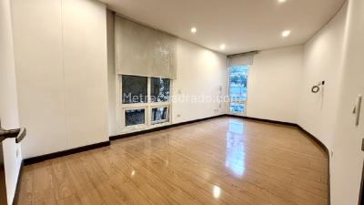 Apartamento de 1 alcoba en arriendo en Altos De Cabrera, Bogotá, 69 m² · foto 3 de 20