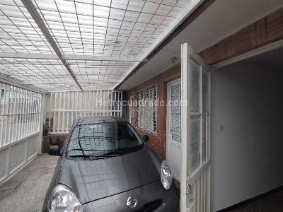 Casa de 5 alcobas en venta en Veraguas Puente Aranda, Bogotá, 229 m² · foto 2 de 20