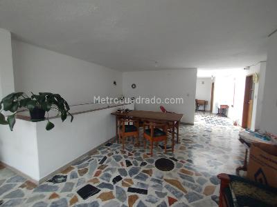 Casa de 5 alcobas en venta en Veraguas Puente Aranda, Bogotá, 229 m² · foto 12 de 20