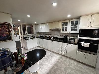 Casa de 4 alcobas en venta en Cedro Golf, Bogotá, 210 m² · foto 8 de 18