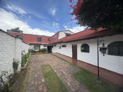 Casa de 4 alcobas en venta en Pontevedra, Bogotá, 251 m² · foto 2 de 19