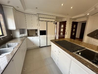 Apartamento de 3 alcobas en venta en Chico Reservado, Bogotá, 220 m² · foto 3 de 10