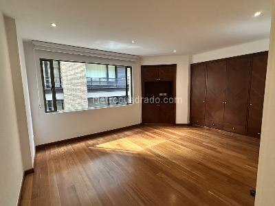 Apartamento de 3 alcobas en venta en Chico Reservado, Bogotá, 220 m² · foto 5 de 10
