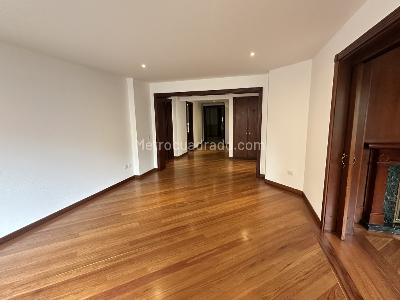 Apartamento de 3 alcobas en venta en Chico Reservado, Bogotá, 220 m² · foto 7 de 10