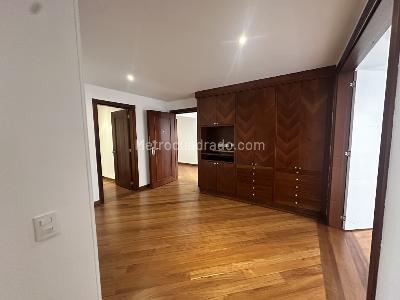 Apartamento de 3 alcobas en venta en Chico Reservado, Bogotá, 220 m² · foto 8 de 10