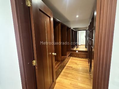 Apartamento de 3 alcobas en venta en Chico Reservado, Bogotá, 220 m² · foto 10 de 10
