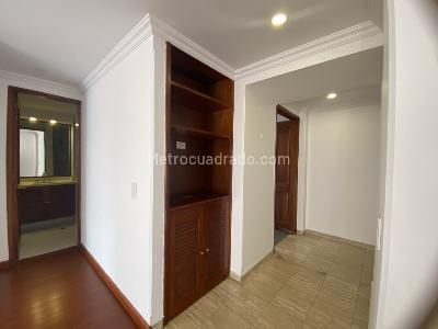 Apartamento de 1 alcoba en venta en Chico Navarra, Bogotá, 52 m² · foto 5 de 18