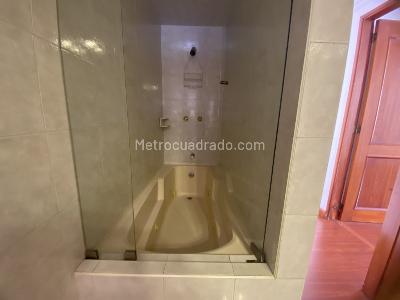 Apartamento de 1 alcoba en venta en Chico Navarra, Bogotá, 52 m² · foto 8 de 18