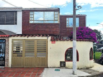 Casa de 4 alcobas en venta en Americas Central, Bogotá, 156 m² · foto 1 de 20