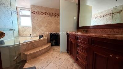 Apartamento de 4 alcobas en arriendo en La Carolina, Bogotá, 410 m² · foto 9 de 20