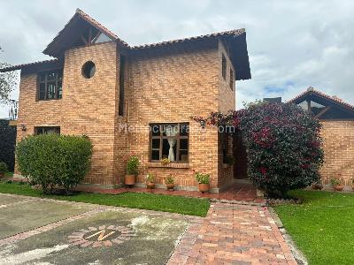 Casa de 4 alcobas en venta en Vereda Fagua, Chía, 217 m² · foto 2 de 20