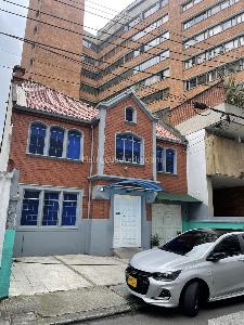 Casa de 5 alcobas en venta en Sagrado Corazon, Bogotá, 327 m² · foto 3 de 3