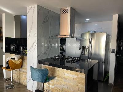 Apartamento de 3 alcobas en venta en Ciudad Berna, Bogotá, 100 m² · foto 3 de 10