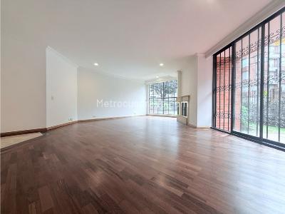Apartamento de 3 alcobas en arriendo en Chico Navarra, Bogotá, 165 m² · foto 3 de 20