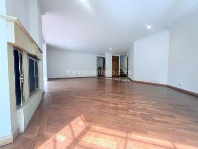 Apartamento de 3 alcobas en arriendo en Chico Navarra, Bogotá, 165 m² · foto 4 de 20