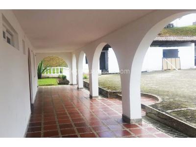 Casa de 5 alcobas en arriendo en Belen, Medellín, 1500 m² · foto 4 de 9