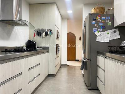Casa de 3 alcobas en venta en El Poblado, Medellín, 340 m² · foto 2 de 17