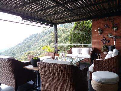 Casa de 3 alcobas en arriendo en El Poblado, Medellín, 440 m² · foto 3 de 20