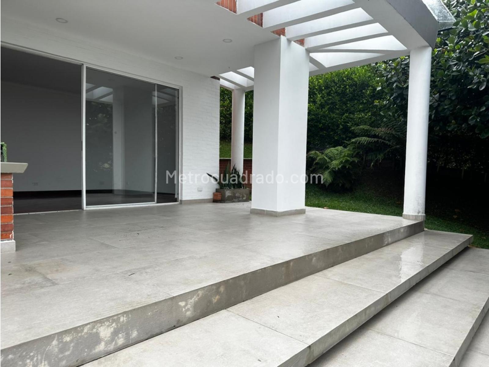 Casa de 3 habitaciones en venta en Altos del Poblado, Medellín — imagen 1 de 20