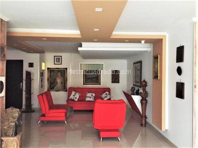 Apartamento de 3 alcobas en venta en El Poblado, Medellín, 400 m² · foto 2 de 15