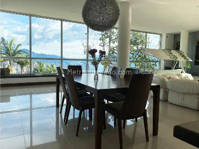 Casa de 5 alcobas en venta en El Poblado, Medellín · foto 2 de 11