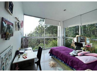 Casa de 5 alcobas en venta en El Poblado, Medellín · foto 10 de 11
