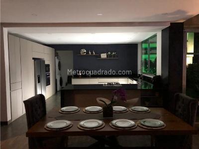 Casa de 4 alcobas en venta en Envigado, Medellín, 580 m² · foto 2 de 17