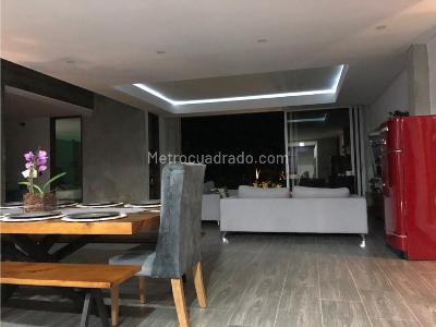 Casa de 4 alcobas en venta en Envigado, Medellín, 580 m² · foto 3 de 17