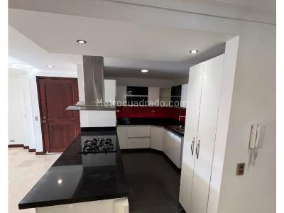 Apartamento de 4 alcobas en venta en El Poblado Castropol, Medellín, 198 m² · foto 3 de 18