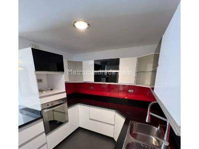 Apartamento de 4 alcobas en venta en El Poblado Castropol, Medellín, 198 m² · foto 4 de 18