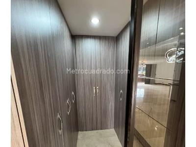 Apartamento de 4 alcobas en venta en El Poblado Castropol, Medellín, 198 m² · foto 17 de 18
