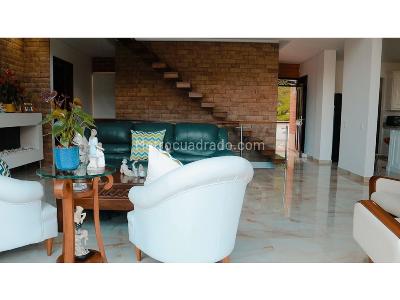 Casa de 3 alcobas en venta en Alto Del Escobero, Envigado, 250 m² · foto 3 de 11
