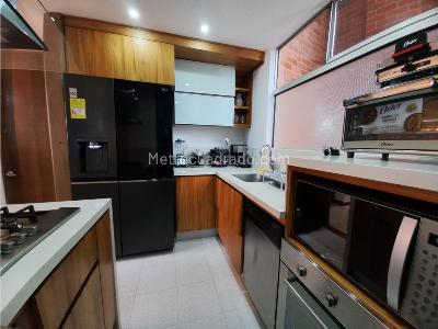 Apartamento en arriendo en Poblado, Medellín · foto 3 de 19